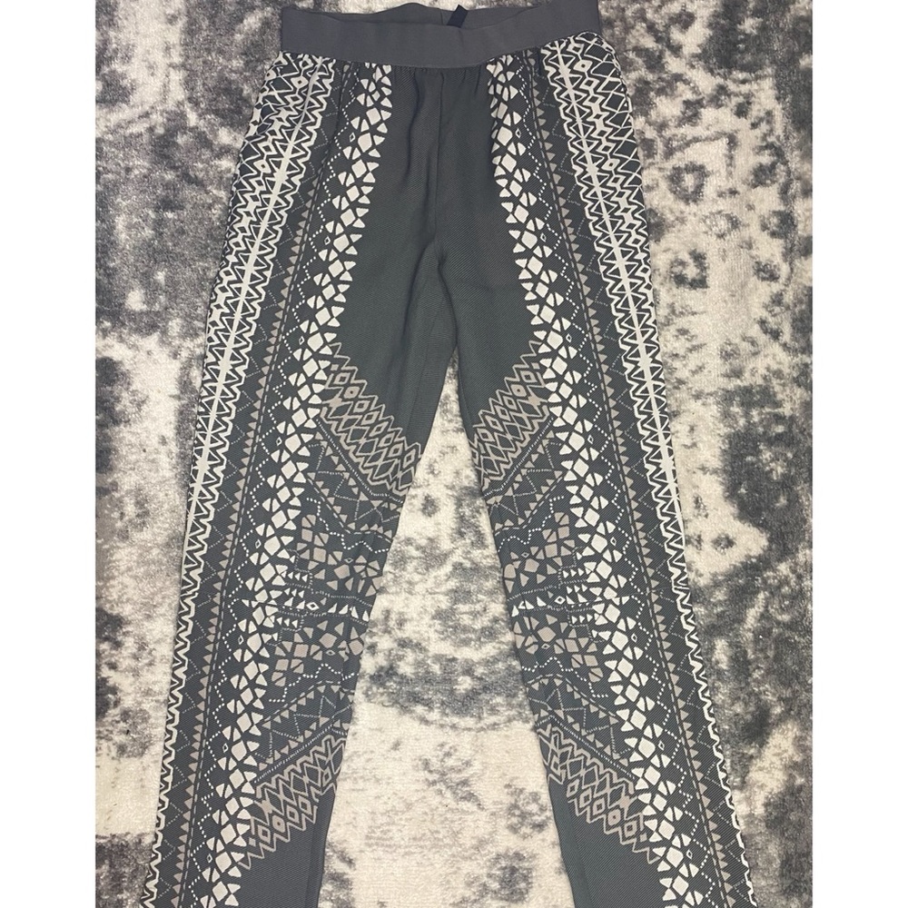 Xxs “extra extra small” BCBG aztec print pants.